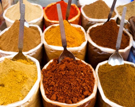 Cocina con especias y mejora la salud